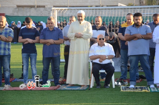  كفرقاسم - فيديو : جموع المصلين يؤدون صلاة عيد الفطر السعيد في المصلى  .. وساحة المصلى والمصلين اشتاقوا لكلمات المؤسس الشيخ عبدالله  الندية ..  